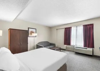 River's Edge Convention Center hotel thumbnail 6