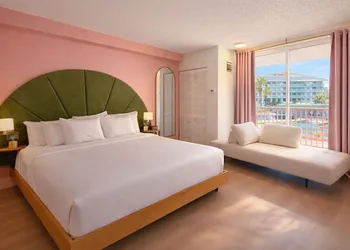 Abode Beach House hotel thumbnail 2