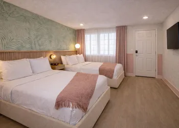 Abode Beach House hotel thumbnail 7