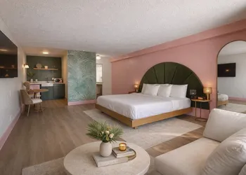 Abode Beach House hotel thumbnail 8