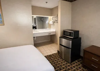 Springplace Inn & Suites hotel thumbnail 5