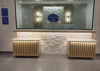 Palace Inn Blue 290 W 43rd & Bingle Rd hotel thumbnail 2