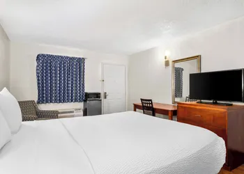 Homestay Inn & Suites hotel thumbnail 3