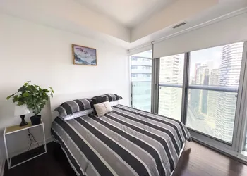 Comfy Lakeview Rogers Centre FreeParking hotel thumbnail 3