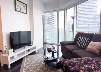 Comfy Lakeview Rogers Centre FreeParking hotel thumbnail 8