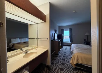Relax Inn & Suites hotel thumbnail 6