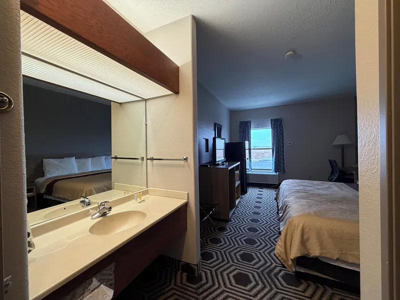 Relax Inn & Suites hotel detail image 6