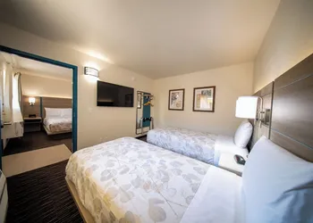 Lemon Heights Inn hotel thumbnail 5