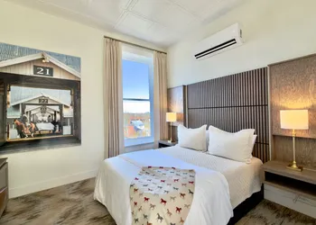 Hotel Thoroughbred hotel thumbnail 3