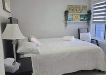 Spacious Edmonton Family Rental hotel thumbnail 4