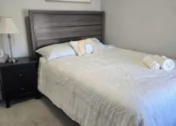 Spacious Edmonton Family Rental hotel thumbnail 5