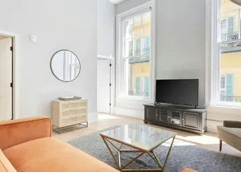 Sleeps 26 Entire 4th Floor in French Quarter The Harlequin by Avantstay hotel thumbnail 3