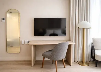 Nester Finn Entertainment District hotel thumbnail 3