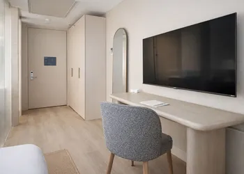 Nester Finn Entertainment District hotel thumbnail 5