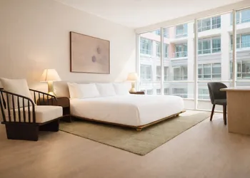 Nester Finn Entertainment District hotel thumbnail 6