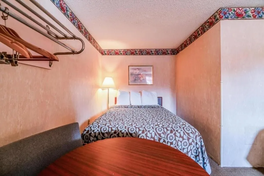 Ozark Junction Inn hotel detail image 6