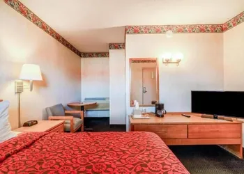 Ozark Junction Inn hotel thumbnail 5