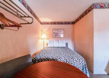 Ozark Junction Inn hotel thumbnail 6