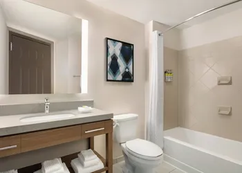 Holiday Inn Express & Suites Overland Park South hotel thumbnail 4