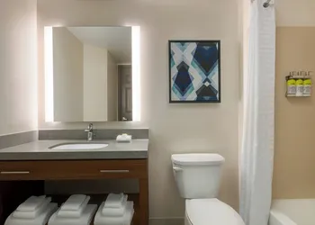 Holiday Inn Express & Suites Overland Park South hotel thumbnail 7