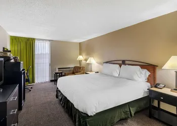 Stay Express Inn & Suites Tyler hotel thumbnail 2