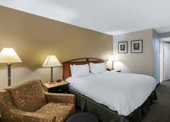 Stay Express Inn & Suites Tyler hotel thumbnail 4