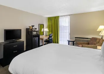 Stay Express Inn & Suites Tyler hotel thumbnail 6