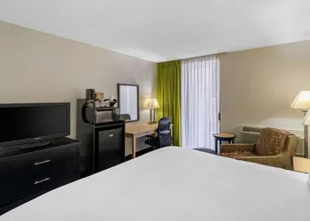 Stay Express Inn & Suites Tyler hotel thumbnail 7