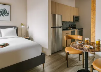 LIVN - West Loop Chicago hotel thumbnail 8