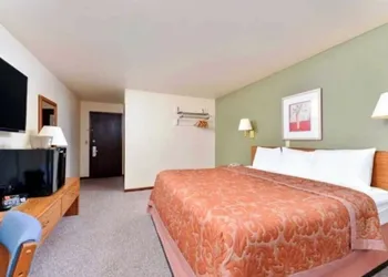 EconoLux Inn hotel thumbnail 3