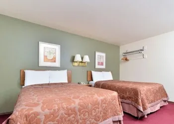 EconoLux Inn hotel thumbnail 6