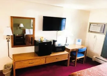 EconoLux Inn hotel thumbnail 7