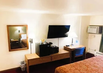 EconoLux Inn hotel thumbnail 8