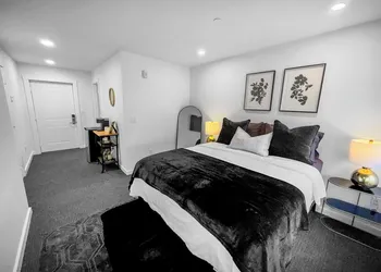 Daniella's Suites hotel thumbnail 6