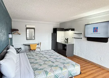 Studio 6 - Beaumont, TX hotel thumbnail 5