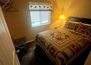 Pioneer Motel hotel thumbnail 2