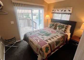 Pioneer Motel hotel thumbnail 3