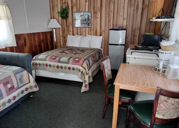 Pioneer Motel hotel thumbnail 7