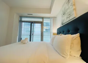 The Grand York Toronto hotel thumbnail 2