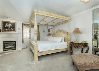 Old Rock Church Bed and Breakfast hotel thumbnail 7