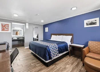 Western Inn by Capital O Cleburne TX hotel thumbnail 8