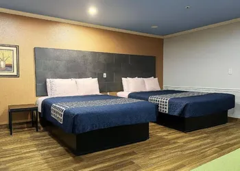 Downtowner Inns & Suites IAH Airport-Humble hotel thumbnail 2