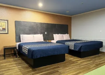 Downtowner Inns & Suites IAH Airport-Humble hotel thumbnail 2