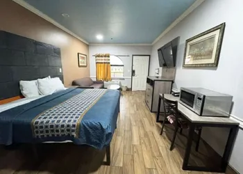 Downtowner Inns & Suites IAH Airport-Humble hotel thumbnail 4