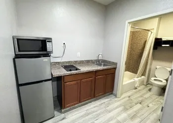 Downtowner Inns & Suites IAH Airport-Humble hotel thumbnail 8