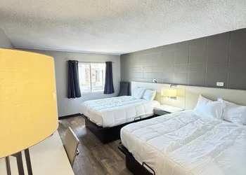 Deluxe Inn hotel thumbnail 2