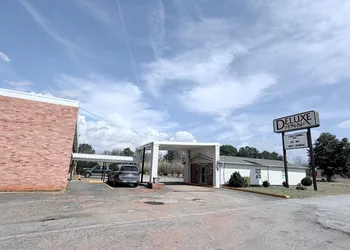 Deluxe Inn hotel thumbnail 8