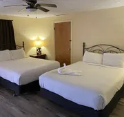 Queen Guest Room located at the Joplin Inn at the entrance to Mountain Harbor, just 2 1/2 miles from Lake Ouachita. by RedAwning hotel detail image 3