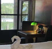 Mountain Harbor Queen Guest Room on Lake Ouachita by RedAwning hotel detail image 3
