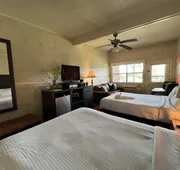 Mountain Harbor Queen Guest Room on Lake Ouachita by RedAwning hotel detail image 5